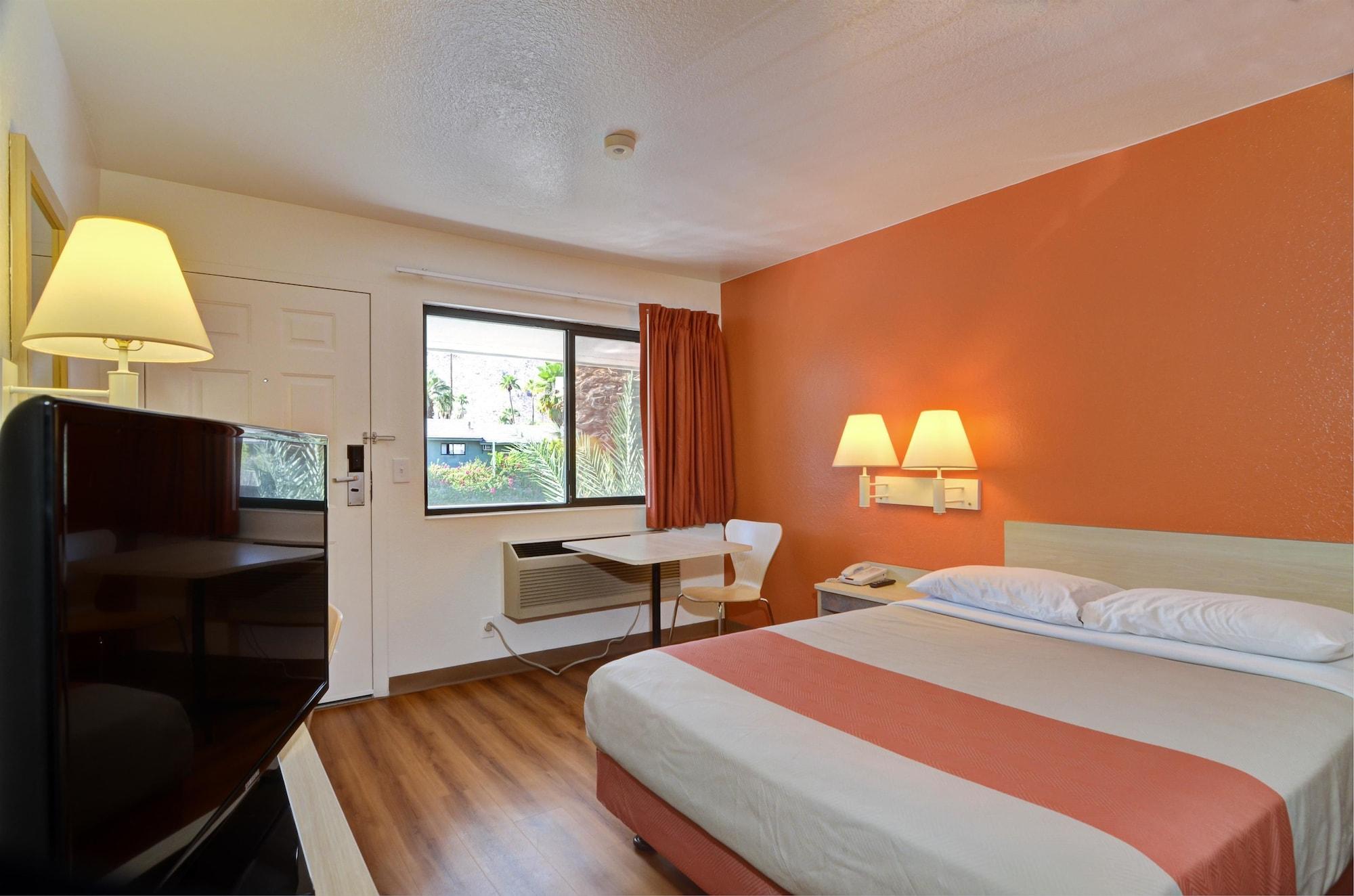Motel 6-Palm Springs, Ca - East - Palm Canyon Eksteriør billede
