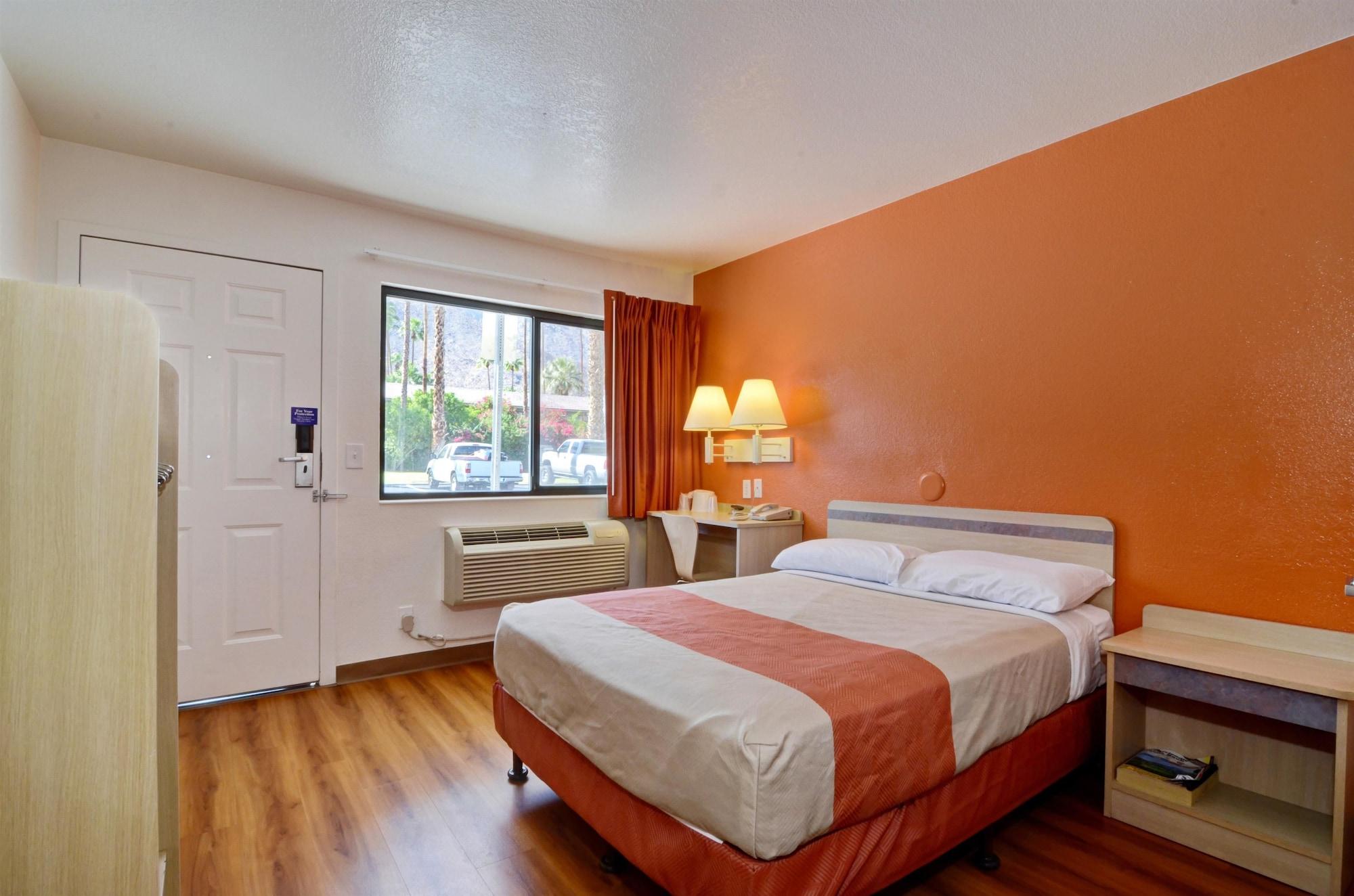 Motel 6-Palm Springs, Ca - East - Palm Canyon Eksteriør billede