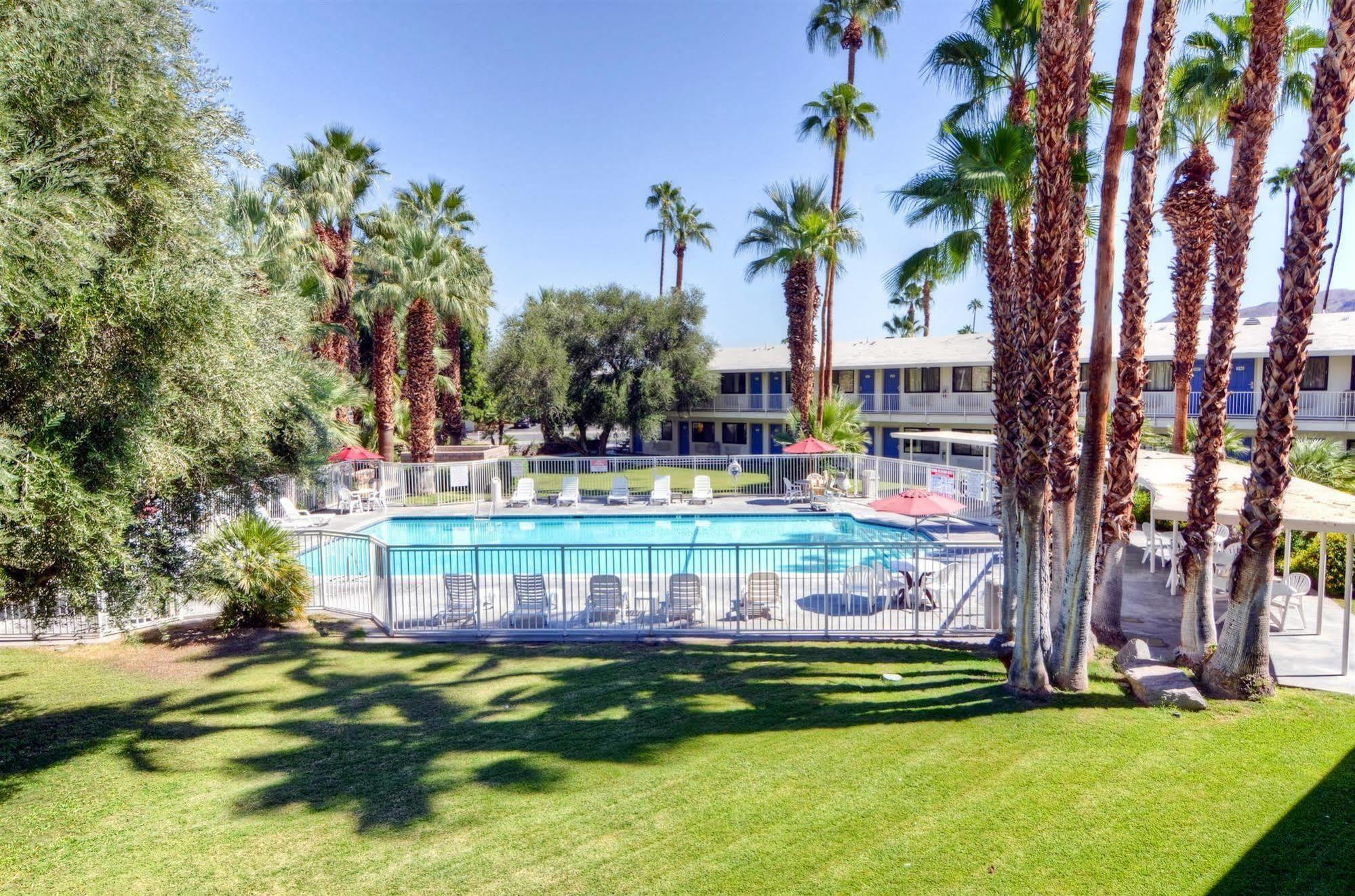 Motel 6-Palm Springs, Ca - East - Palm Canyon Eksteriør billede