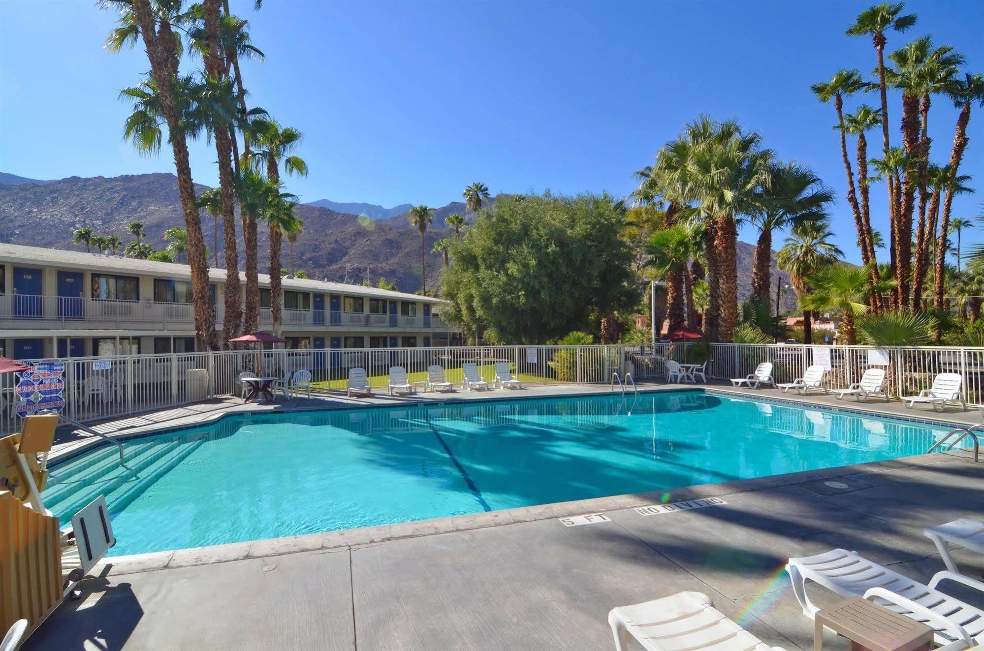 Motel 6-Palm Springs, Ca - East - Palm Canyon Eksteriør billede