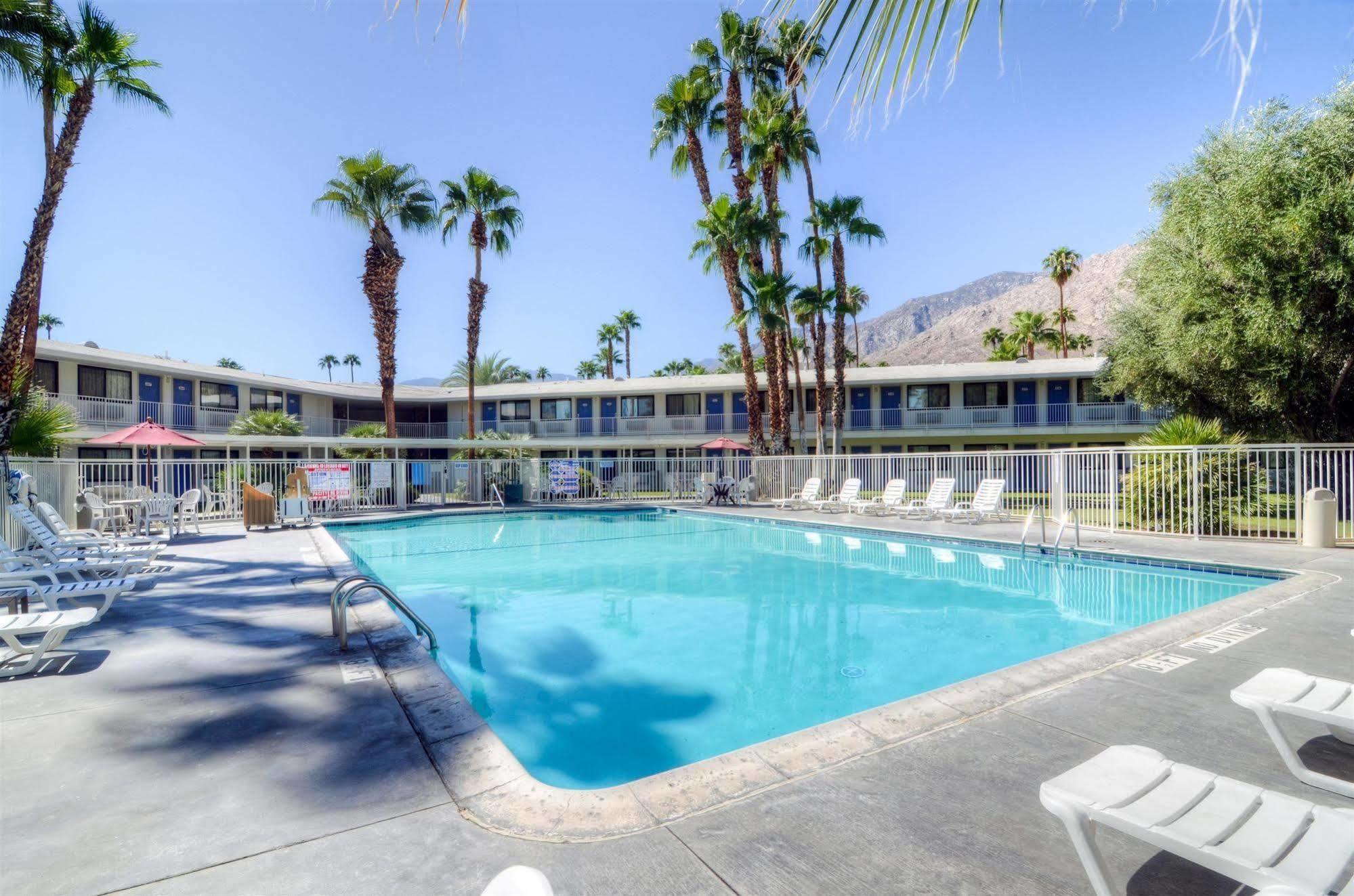 Motel 6-Palm Springs, Ca - East - Palm Canyon Eksteriør billede