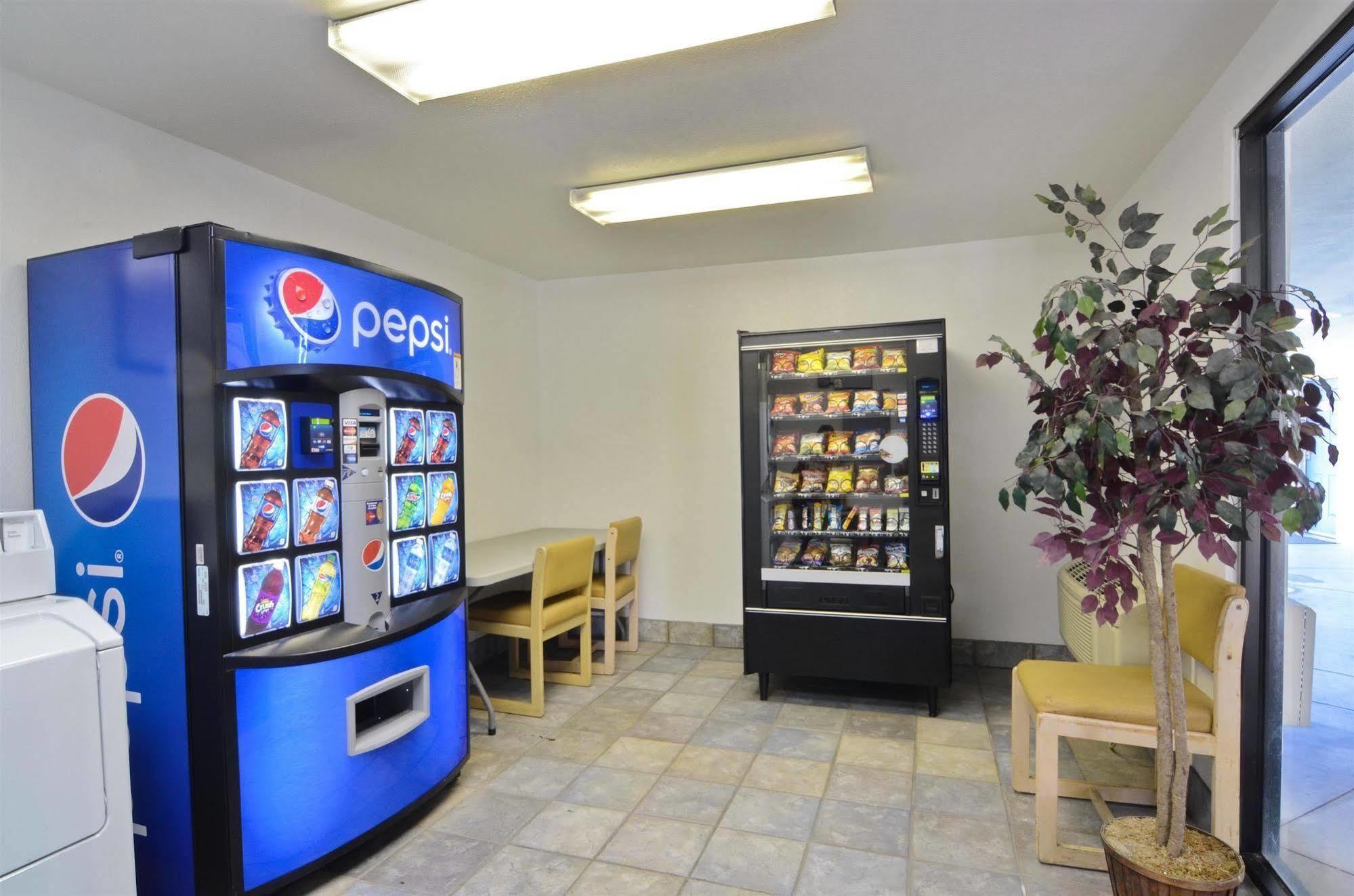 Motel 6-Palm Springs, Ca - East - Palm Canyon Eksteriør billede