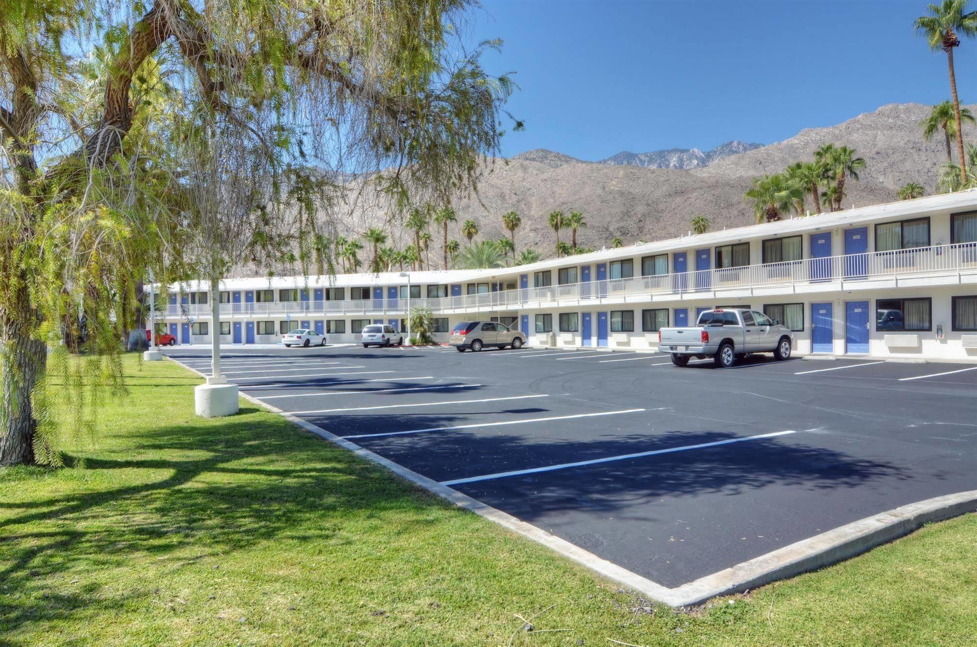 Motel 6-Palm Springs, Ca - East - Palm Canyon Eksteriør billede