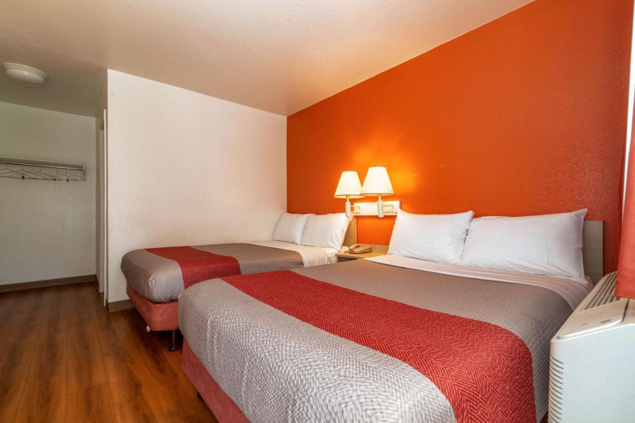 Motel 6-Palm Springs, Ca - East - Palm Canyon Eksteriør billede