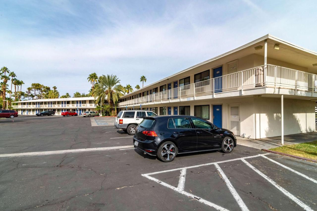 Motel 6-Palm Springs, Ca - East - Palm Canyon Eksteriør billede